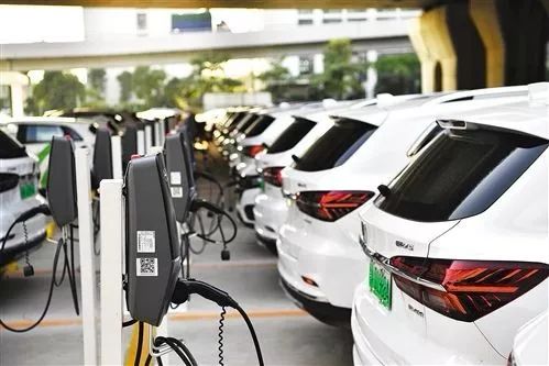 新能源汽車銷量斷崖式下滑引關注，專家預測明年政策將促行業回暖